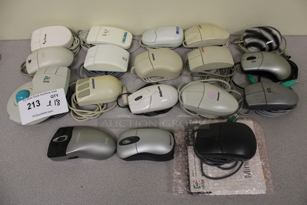 ALL ONE MONEY! Lot of 18 Various Computer Mouse Including HP! Includes 2.5x4.5x1.5. (Room 105)