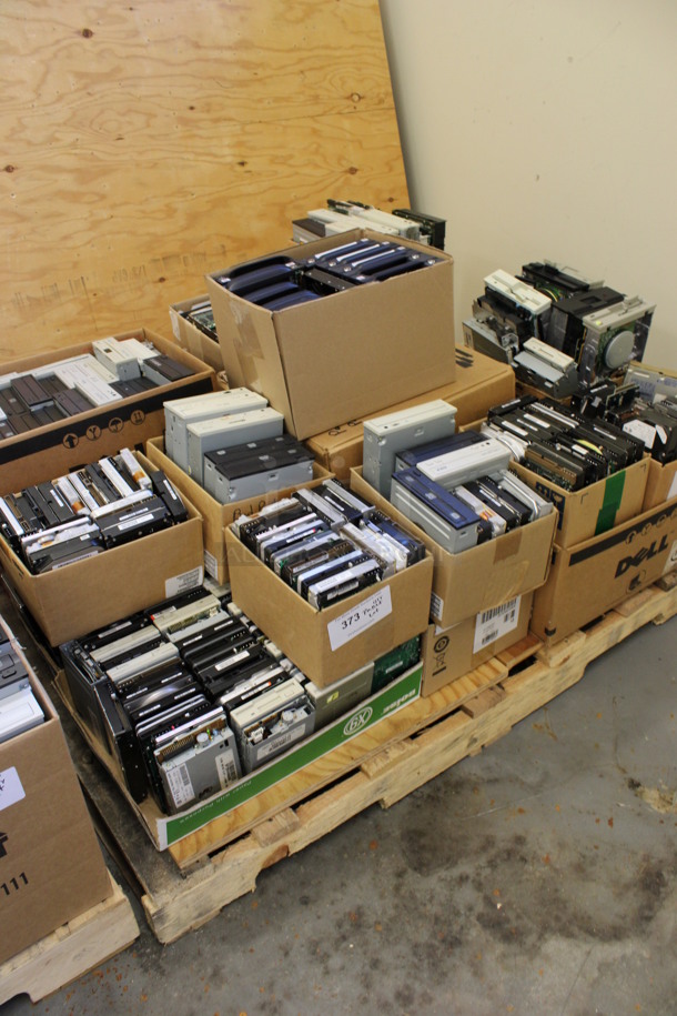 ALL ONE MONEY! PALLET LOT of Various Hard Drives! (Basement: Room 019) - Image 2 of 8