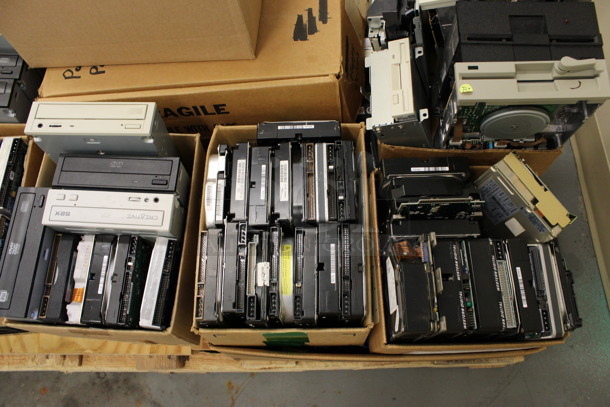 ALL ONE MONEY! PALLET LOT of Various Hard Drives! (Basement: Room 019) - Image 4 of 8