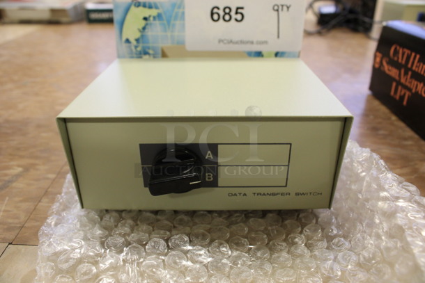 IN ORIGINAL BOX! Manual Data Switch. 6x5x2.5. (Room 108) - Image 3 of 4