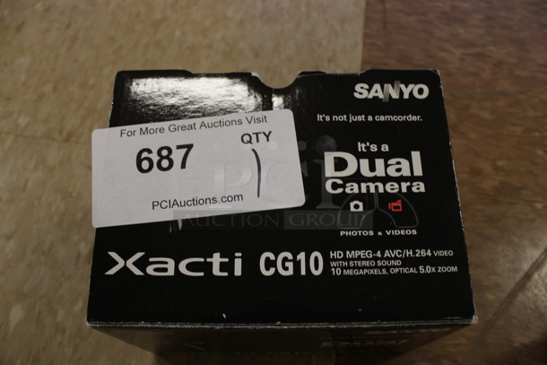 IN ORIGINAL BOX! Sanyo VPC-CG10 Dual Camera Xacti. 3x4.5x1.5. (Room 108) - Image 2 of 9