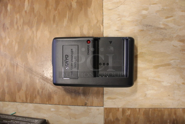 IN ORIGINAL BOX! Sanyo VPC-CG10 Dual Camera Xacti. 3x4.5x1.5. (Room 108) - Image 9 of 9