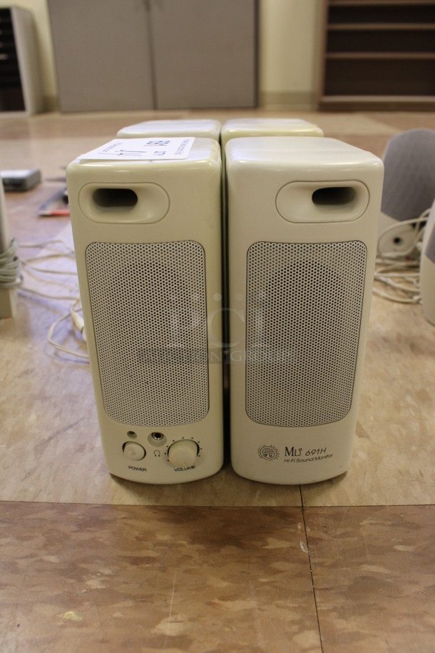 ALL ONE MONEY! Lot of 4 Speakers! 3x4.5x7. (Room 108) - Image 1 of 3