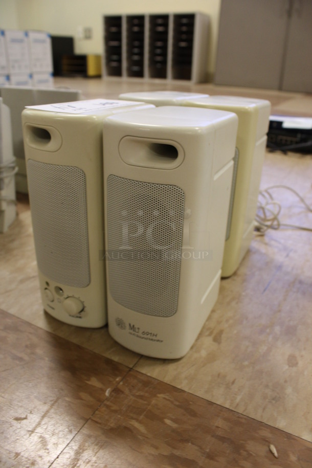 ALL ONE MONEY! Lot of 4 Speakers! 3x4.5x7. (Room 108) - Image 2 of 3