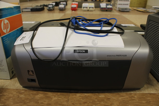 Epson Stylus Photo R220 Countertop Photo Printer. 18x9.5x7. (Room 108)
