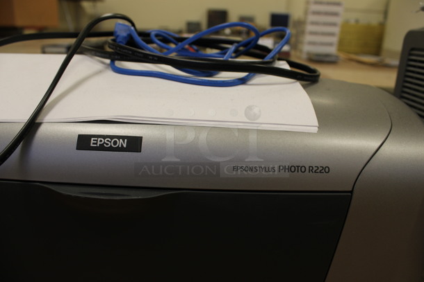 Epson Stylus Photo R220 Countertop Photo Printer. 18x9.5x7. (Room 108)
 - Image 2 of 4