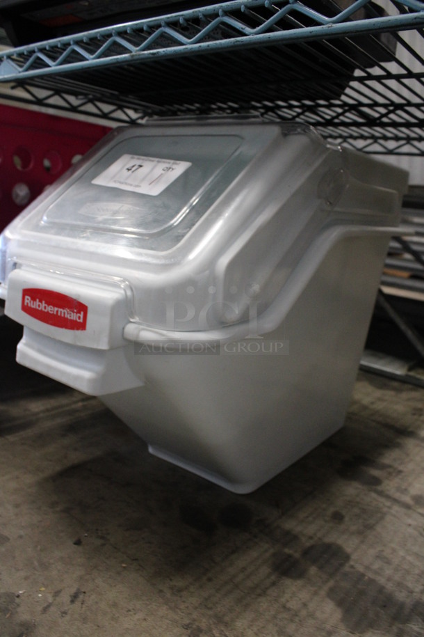 Rubbermaid White Poly Ingredient Bin w/ Clear Lid. 12x22x16 - Image 2 of 3