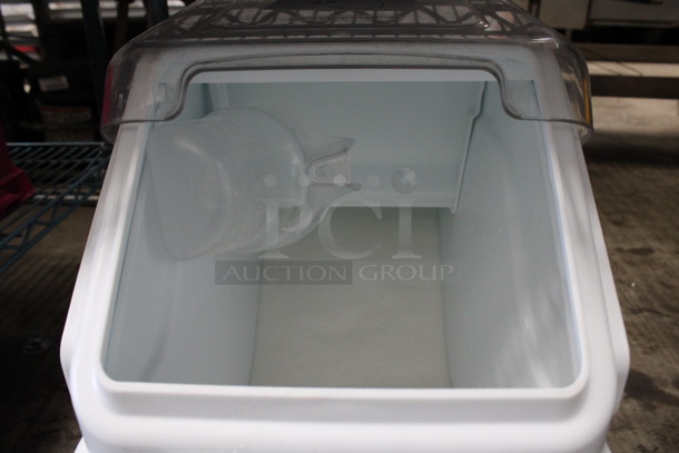 Rubbermaid White Poly Ingredient Bin w/ Clear Lid. 12x22x16 - Image 3 of 3