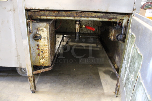 Baxter Model SP155G-M1826 Stainless Steel Commercial Natural Gas Powered Floor Style Donut Fryer. 70,000 BTU. 25.5x40x67.5 - Image 5 of 8