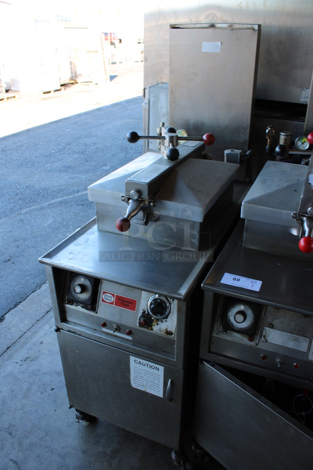 Henny Penny Stainless Steel Commercial Electric Powered Floor Style Electric Powered Pressure Fryer on Commercial Casters. 208 Volts, 3 Phase. 18x38x58 - Image 2 of 9