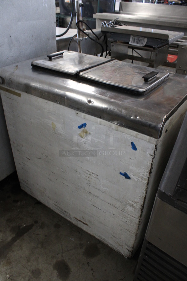 Metal Commercial Floor Style Chest Freezer w/ Center Hinge Lid. 32x21x35. Tested and Powers On But Does Not Get Cold - Image 2 of 5