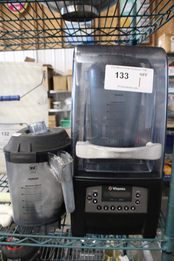 Vita-Mix Model VM0146 Commercial Countertop Blender w/ 2 Pitchers. 120 Volts, 1 Phase. 8x9x18. Tested and Working!