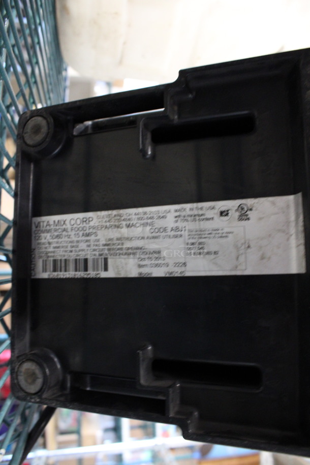 Vita-Mix Model VM0146 Commercial Countertop Blender w/ 2 Pitchers. 120 Volts, 1 Phase. 8x9x18. Tested and Working! - Image 4 of 4