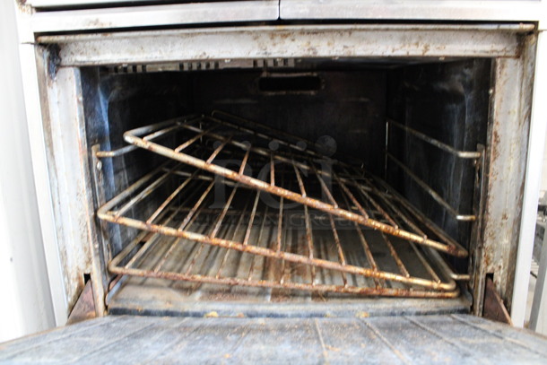 Garland Stainless Steel Commercial Natural Gas Powered 4 Burner Range w/ Oven and Backsplash on Commercial Casters. 24x35x57 - Image 5 of 5