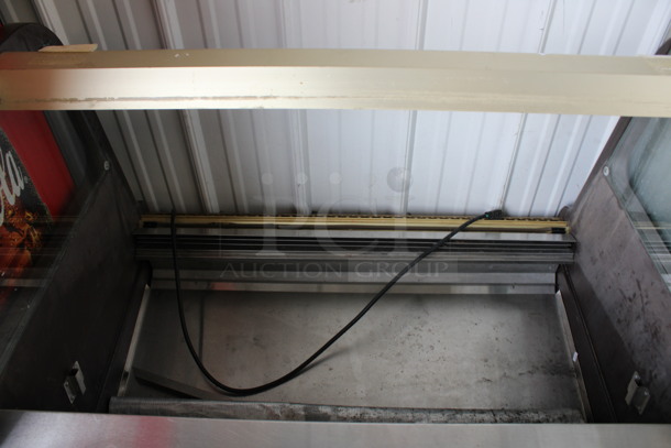 Igloo Model WOJTEK 1.0W Metal Commercial Floor Style Gelato Case. Missing Glass. 115 Volts, 1 Phase. 42x33x49. Tested and Powers On But Does Not Get Cold - Image 4 of 6