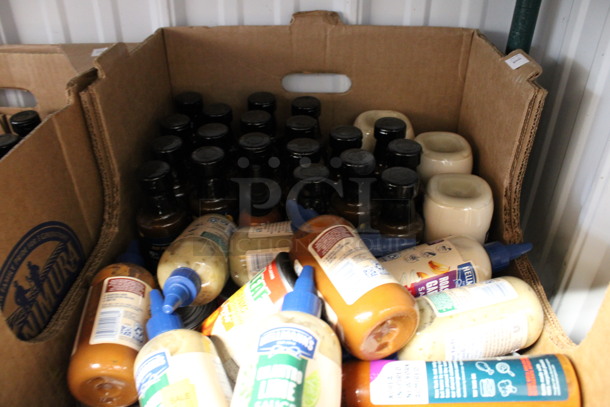 ALL ONE MONEY! Lot of 2 Boxes of Condiment Bottles Including Sir Kensington Golden Citrus Vinaigrette and Hellmann's Cilantro Lime Sauce!  - Image 5 of 5