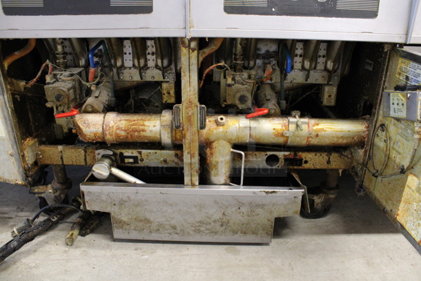 Pitco Frialator Model SG18 Stainless Steel Commercial Natural Gas Powered 4 Bay Deep Fat Fryer w/ Filtration System on Commercial Casters. 140,000 BTU. 79x34x47 - Image 11 of 12