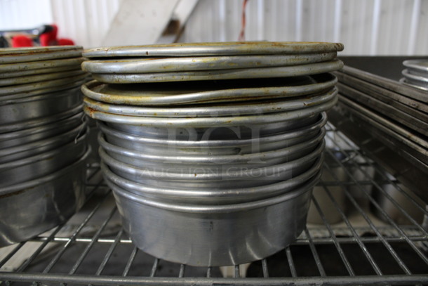 18 Metal Round Baking Pans w/ 18 Lids. 7.5x7.5x2.5. 18 Times Your Bid! - Image 3 of 4
