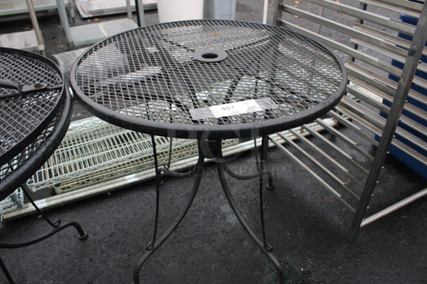 Black Mesh Metal Round Patio Table. 30x30x29 - Image 1 of 4
