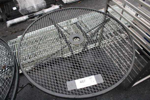 Black Mesh Metal Round Patio Table. 30x30x29 - Image 2 of 4