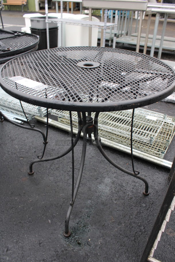 Black Mesh Metal Round Patio Table. 30x30x29 - Image 3 of 4