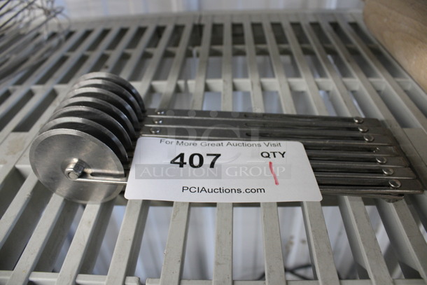 Metal 7 Head Pastry Dough Cutter. 9x3x2 - Image 2 of 4