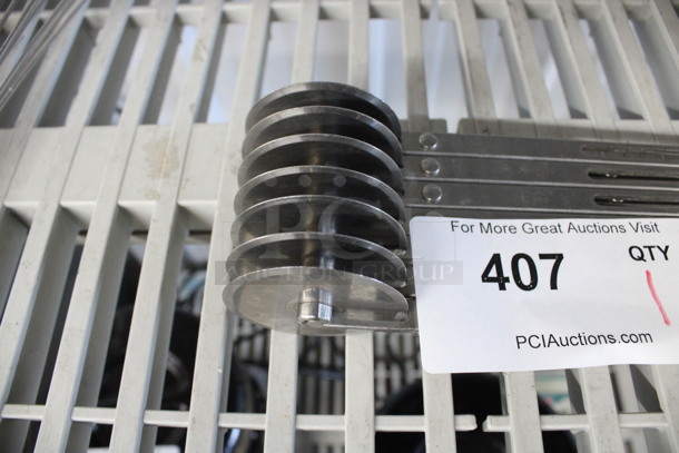 Metal 7 Head Pastry Dough Cutter. 9x3x2 - Image 4 of 4