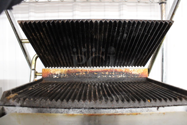 Avantco Stainless Steel Commercial Countertop Panini Press. 115 Volts, 1 Phase. 17x15x8. Tested and Working! - Image 4 of 4