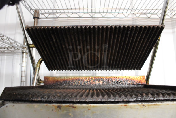 Avantco Stainless Steel Commercial Countertop Panini Press. 115 Volts, 1 Phase. 17x15x8. Tested and Working! - Image 5 of 5