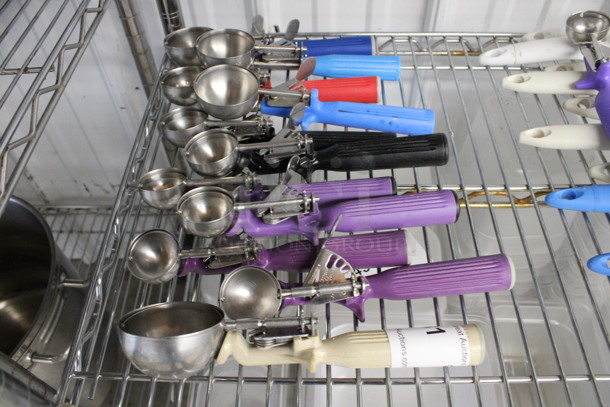 11 Various Metal Scoopers. Includes 9.5". 11 Times Your Bid! - Image 1 of 3