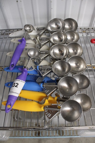 14 Various Metal Scoopers. Includes 9". 14 Times Your Bid!