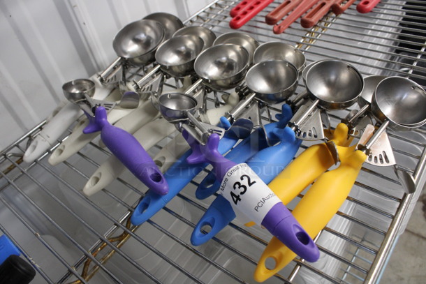 14 Various Metal Scoopers. Includes 9". 14 Times Your Bid! - Image 2 of 3