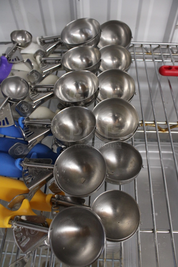 14 Various Metal Scoopers. Includes 9". 14 Times Your Bid! - Image 3 of 3