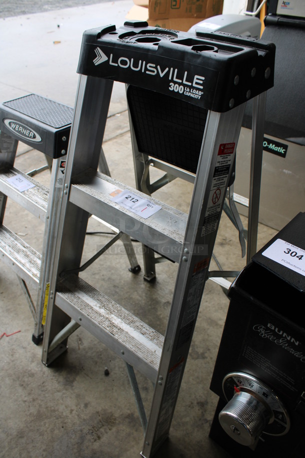 Louisville 3' Metal 300 Pound Capacity Ladder - Image 2 of 3