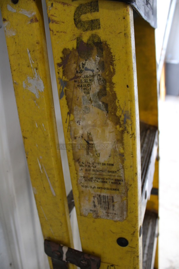 Husky 4' Metal 300 Pound Capacity Ladder - Image 2 of 3