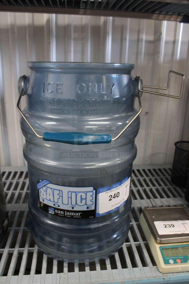 San Jamar SafTice Blue Poly Ice Bin. 10x10x18 - Image 1 of 3