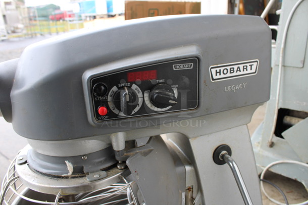 Hobart Legacy Model HL200 Metal Commercial Countertop 20 Quart Planetary Mixer w/ Stainless Steel Mixing Bowl, Bowl Guard, Dough Hook, Paddle and Whisk Attachments. 100-120 Volts, 1 Phase. 17x22x30. Tested and Working! - Image 3 of 6