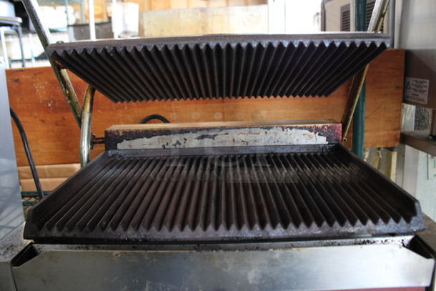 Avantco Stainless Steel Commercial Countertop Panini Press. 120 Volts, 1 Phase. 17x15x7.5. Tested and Working! - Image 4 of 5