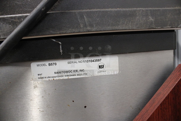 Manitowoc Model ID0602A-261 Stainless Steel Commercial Air Cooled Ice Machine Head on Manitowoc Model B570 Commercial Ice Bin. 208-230 Volts, 1 Phase. 30x33x72 - Image 5 of 6