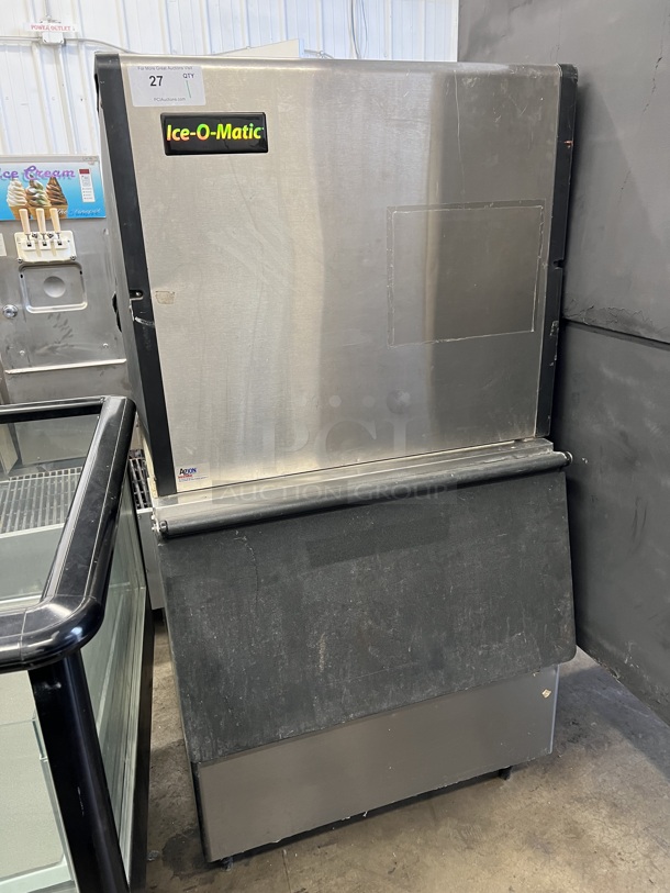 Ice O Matic Model ICE1006HA5 Stainless Steel Commercial Air Cooled Ice Machine Head on Hoshizaki Model B-250PF Stainless Steel Ice Bin. 208-230 Volts, 1 Phase. 30x34x59 - Image 2 of 8