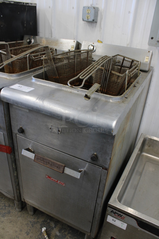 General Electric Model CK40 Stainless Steel Commercial Floor Style Electric Powered Deep Fat Fryer w/ 2 Metal Fry Baskets. 480 Volts, 1/3 Phase. 20x28x41 - Image 3 of 6
