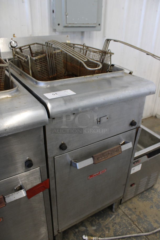 General Electric Model CK40 Stainless Steel Commercial Floor Style Electric Powered Deep Fat Fryer w/ 2 Metal Fry Baskets. 480 Volts, 1/3 Phase. 20x28x41 - Image 4 of 6