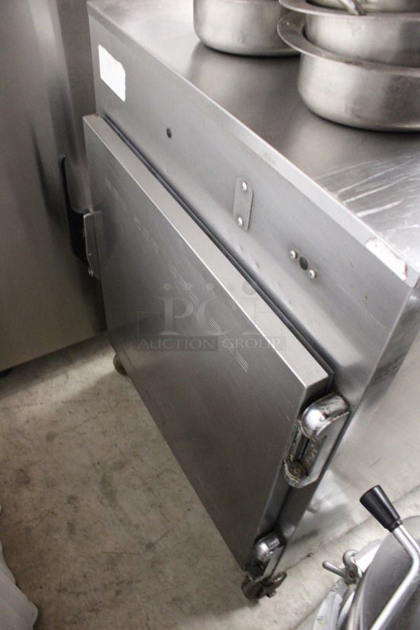 Alto Shaam Halo Heat Stainless Steel Commercial Pass Through Heated Holding Cabinet on Commercial Casters. 115 Volts, 1 Phase. 25.5x30x34. Tested and Working! - Image 6 of 6