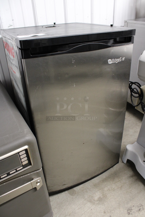 Edgestar Model KC2000SSTWINA Direct Draw Kegerator w/ Beer Tower on Commercial Casters. Missing 1 Caster. 115 Volts, 1 Phase. 20x25x36. Tested and Working! - Image 3 of 7