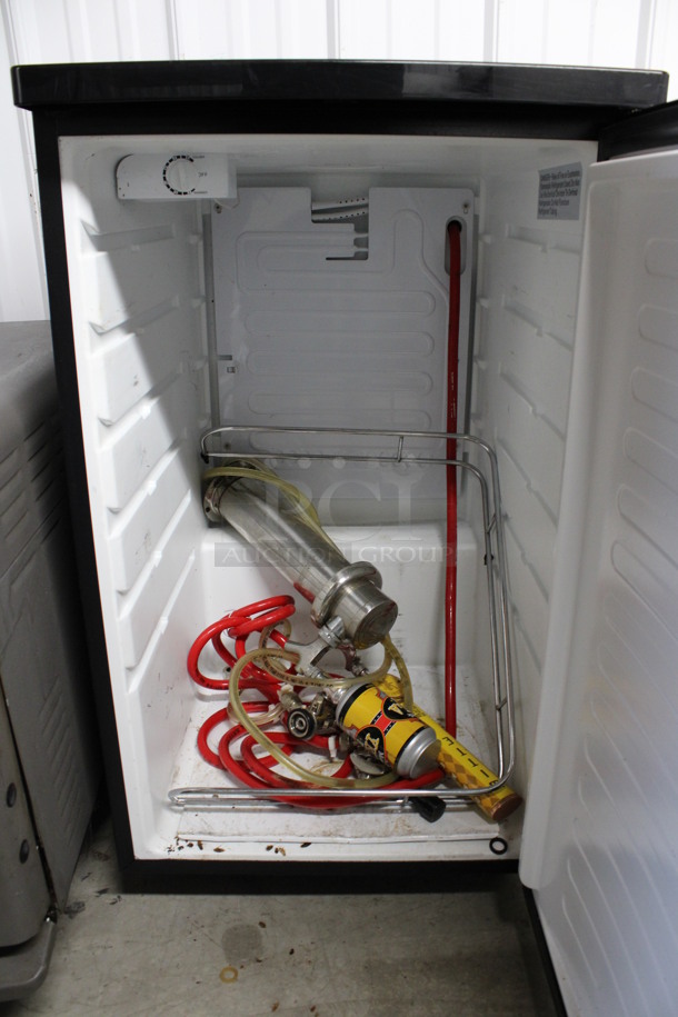 Edgestar Model KC2000SSTWINA Direct Draw Kegerator w/ Beer Tower on Commercial Casters. Missing 1 Caster. 115 Volts, 1 Phase. 20x25x36. Tested and Working! - Image 4 of 7