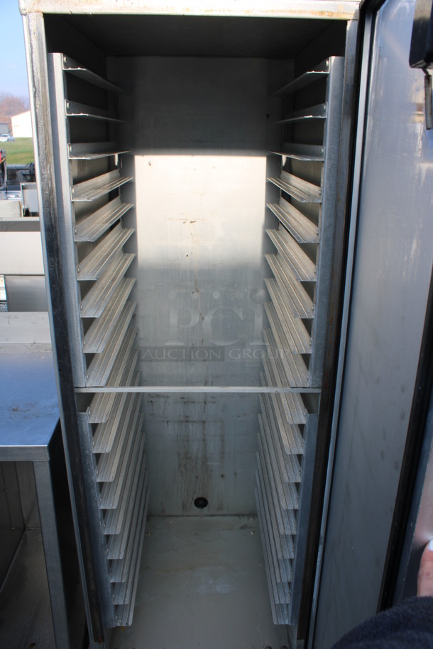 Metal Commercial Enclosed Pan Transport Rack on Commercial Casters. 25.5x31.5x69 - Image 4 of 5