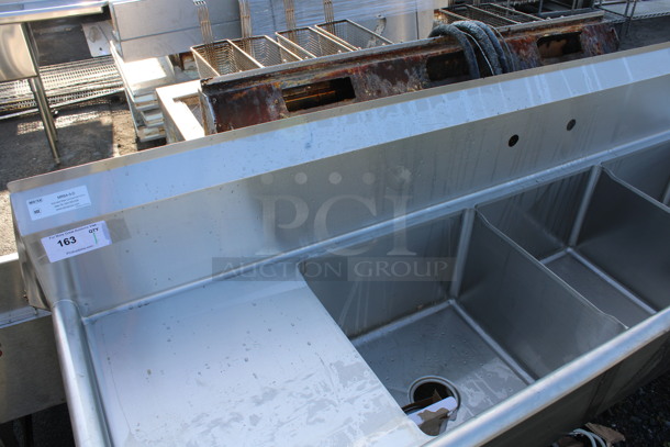 BRAND NEW SCRATCH AND DENT! Mix Rite Model MRSA-3-D Stainless Steel Commercial 3 Bay Sink w/ Dual Drainboards. Comes w/ Legs and Drains. 90x24x45. Bays 18x18x11. Drainboards 16x20x2 - Image 3 of 8