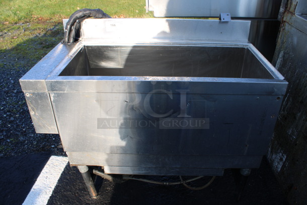 Stainless Steel Commercial Ice Bin w/ Cold Plate and Back Splash. 39x21x34