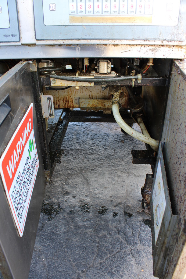 Henny Penny Model LVG-SSS Stainless Steel Commercial Floor Style Natural Gas Powered 3 Bay Deep Fat Fryer w/ 6 Metal Fry Baskets on Commercial Casters. 225,000 BTU. 47x32x48 - Image 6 of 8