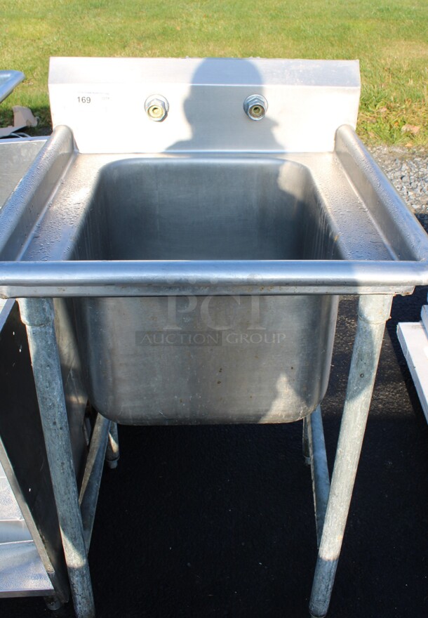 Stainless Steel Commercial Single Bay Sink. 25x26x42